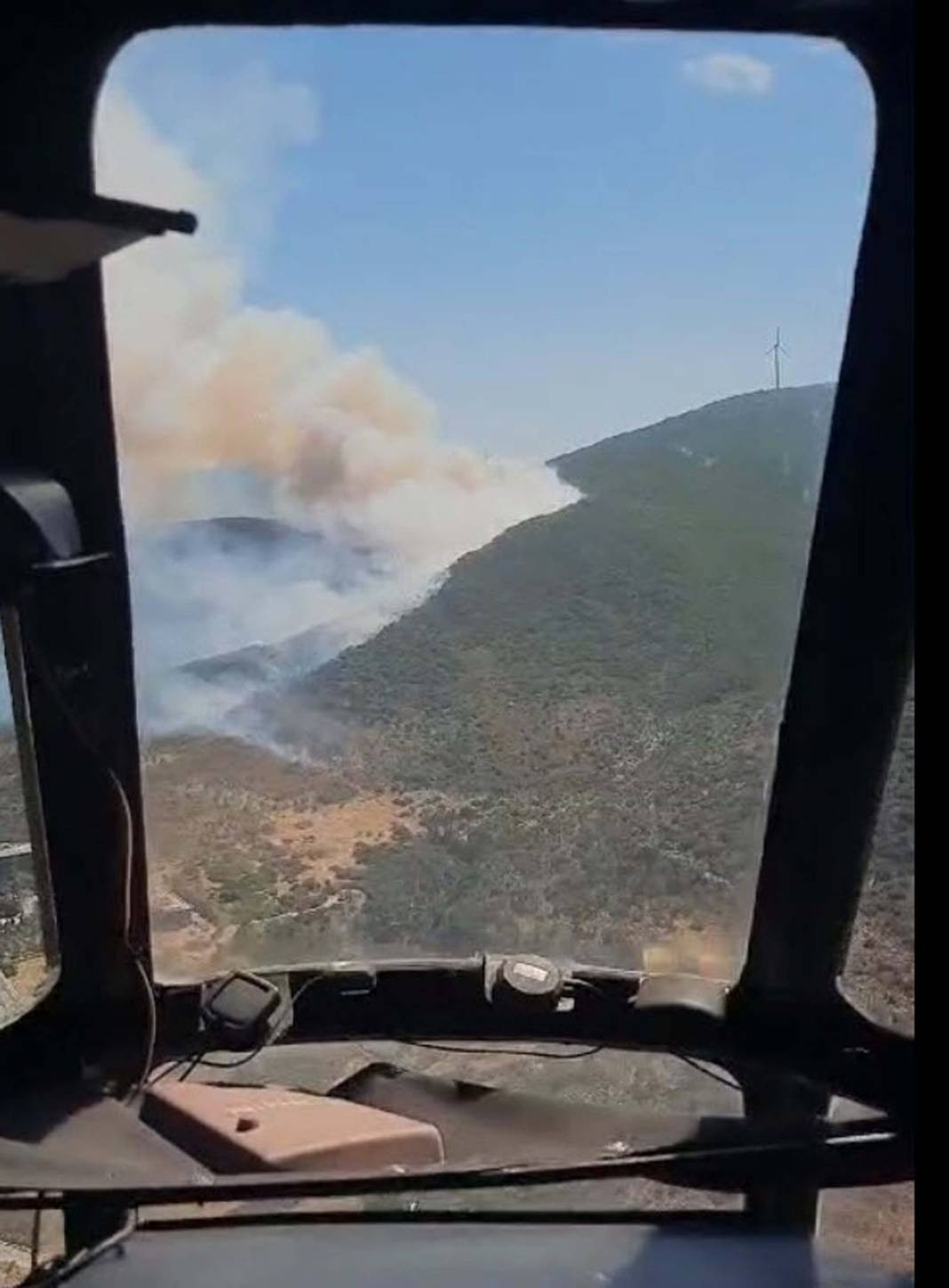 İzmir'deki orman yangını söndürüldü - Resim: 16